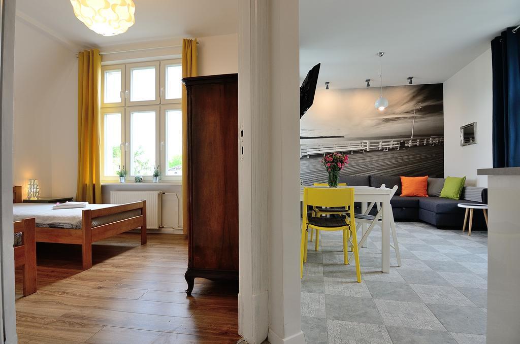 Victus Apartamenty, Adams
